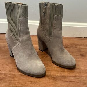 Vionic heeled bootie size 7, only been worn twice